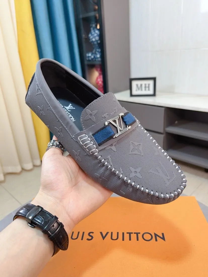 Men's men's shoes💰400🌹🌹[LV Louis Vuitton] New men's beanie shoes💝💝.. Top-grade imported cowhide embossed➕Comfortable leather lining. It is extremely skin-friendly and comfortable, feels very delicate, and the shape is very correct! Perfectly reflects the three-dimensional sense, code number: 38-44